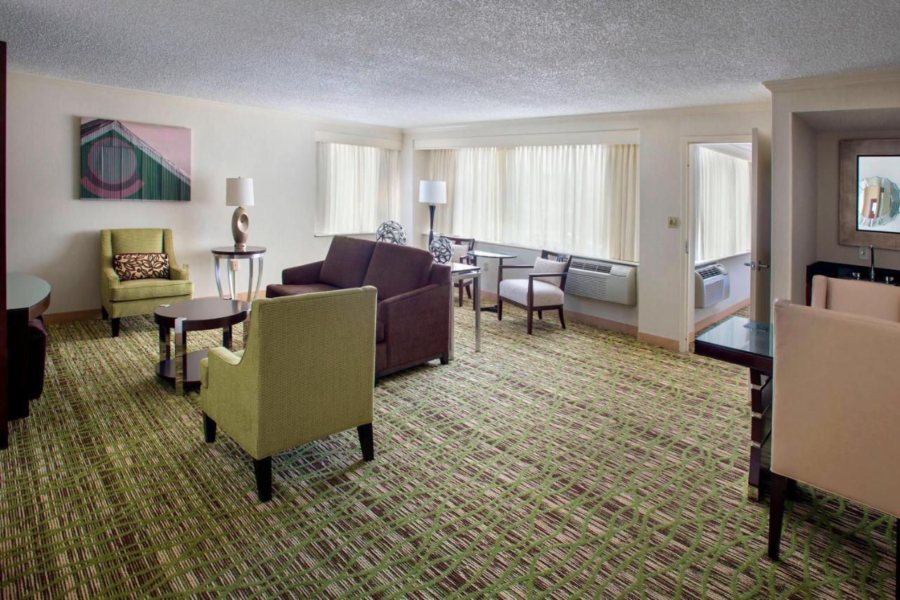 Отель Boston Marriott Пибоди Экстерьер фото