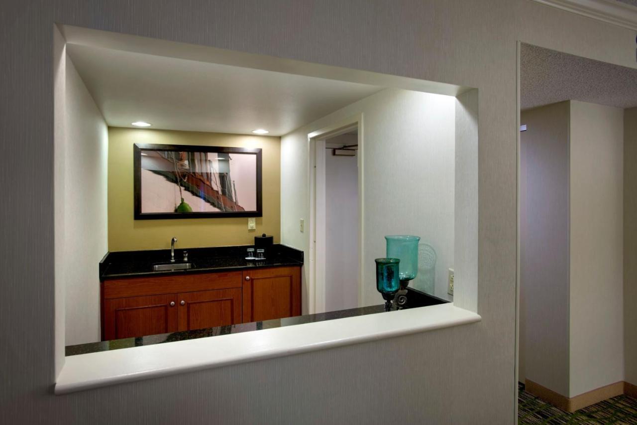 Отель Boston Marriott Пибоди Экстерьер фото