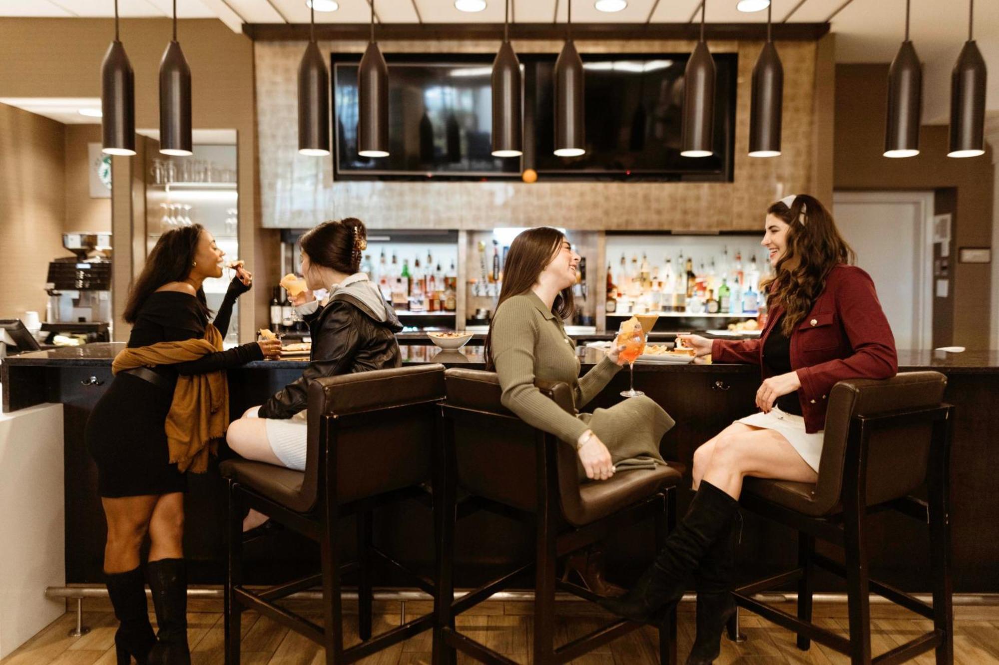 Отель Boston Marriott Пибоди Экстерьер фото
