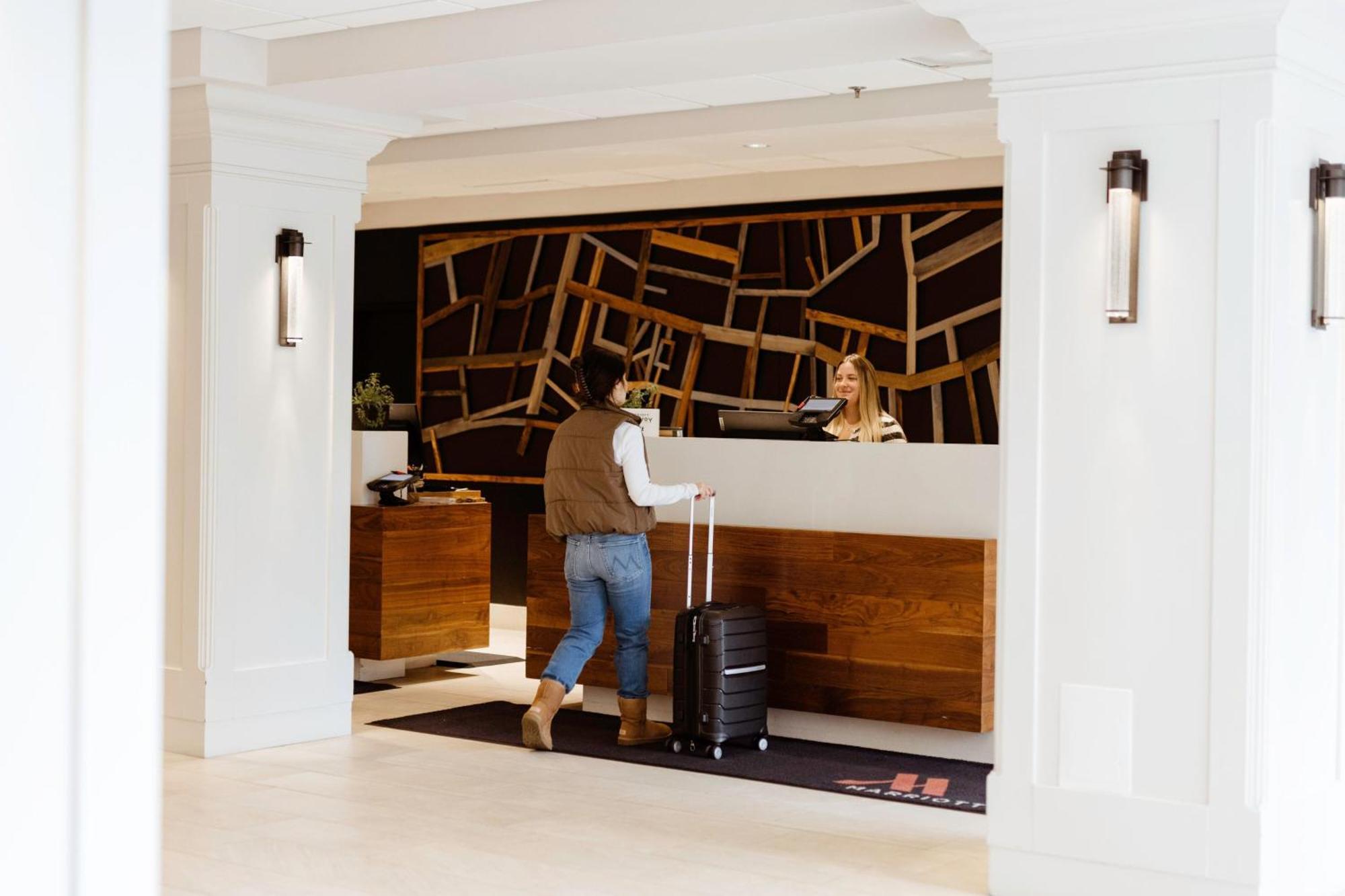 Отель Boston Marriott Пибоди Экстерьер фото